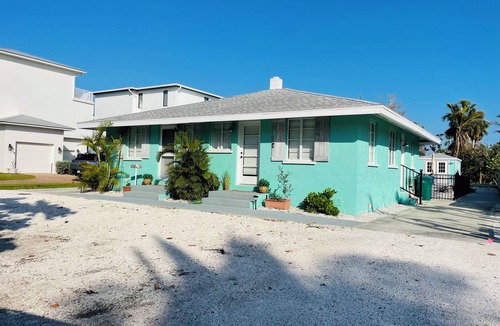 Longbeach Village House | The Village Bungalow of Long Beach in Longboat Key