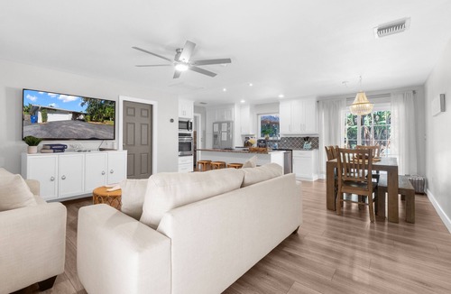 Riverside House | The W House Jupiter- Minutes from the beach! Heated Pool and Tiki Hut