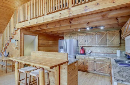 Vonore Cabin | The Waters Edge Private Dock and Hot tub