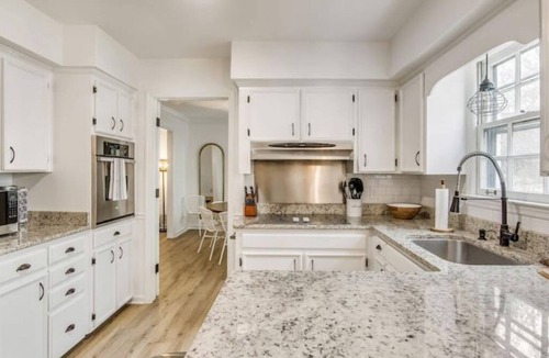 Franklin House | The White Colonial. Minutes to Downtown Franklin.
