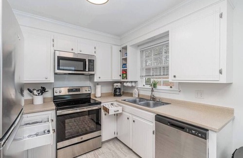 Oak Grove House | "The White House" 10/10 location!