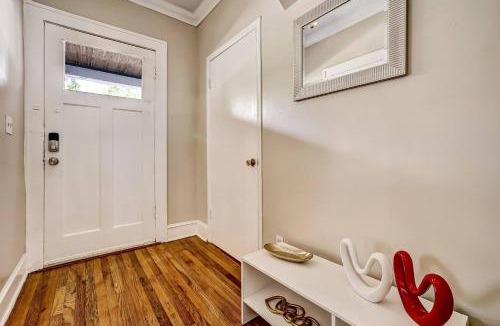 Riverside Apartment | The White Len