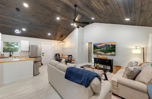 Eagleton Village House | The White Lodge 4BDR Sleeps 8 with Fire Pit