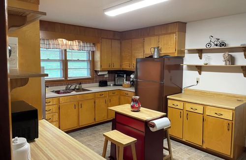 Wise Bed & Breakfast | The Wise Owl, a charming 3-bedroom home in Wise with WiFi, AC