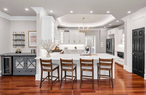 Earlewood House | The Wren | 2 BR 2.5 BA | Newly Renovated w/Hot Tub