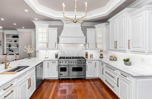 Earlewood House | The Wren | 2 BR 2.5 BA | Newly Renovated w/Hot Tub