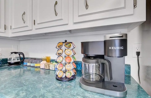 North Charleston House | The Yan- fam friendly 4 bedroom w/hot tub!