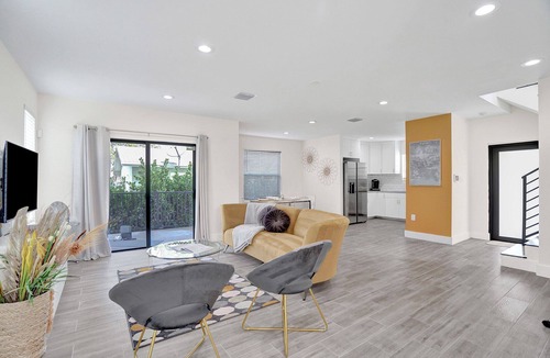 Progresso Village Condo | The Zen Suites