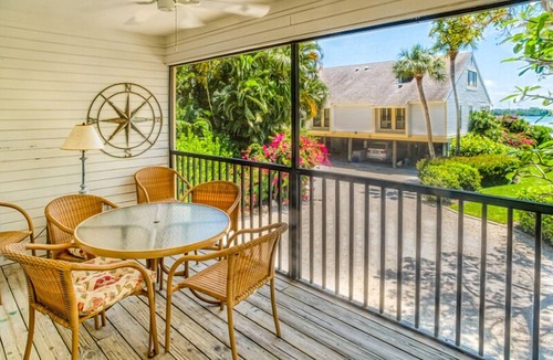 Captiva Condo | This 3 bedroom townhome 2.5 baths has everything for the perfect beach vacation.