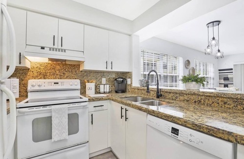 Boca Raton Apartment | This apartment is a 2 bedroom(s), 2 bathrooms, located in Boca Raton, FL.