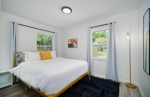 Murray Hill Apartment | This apartment is a 2 bedroom(s), 1 bathrooms, located in Jacksonville, FL.