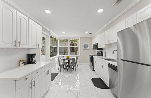 Avondale Apartment | This apartment is a 3 bedroom(s), 2 bathrooms, located in Jacksonville, FL.
