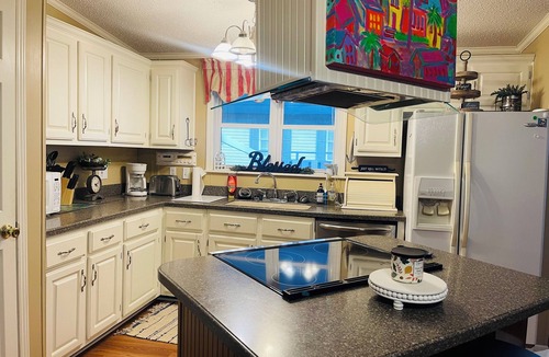 Georgetown House | This beautiful 3-bedroom 2-bathroom Riverfront home is a great place to unwind.
