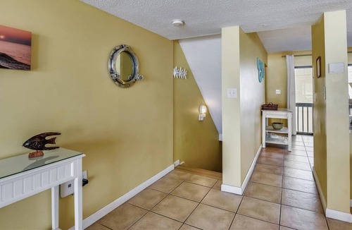 St. George Island Condo | This beautifully remodeled beachfront town home Villa.