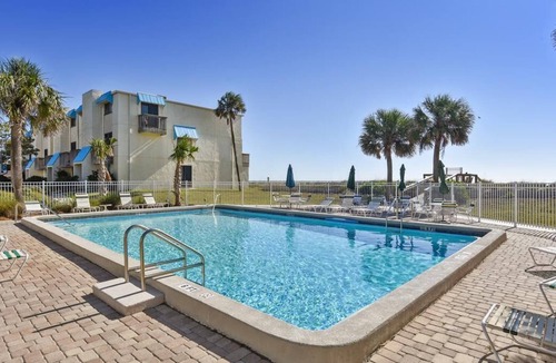 St. George Island Condo | This beautifully remodeled beachfront town home Villa.