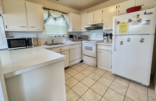 Avalon House | This classic 4 Bedroom, 2 Full Bath home is only 1/2 block to beach