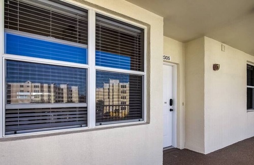 Largo Condo | This condominium is a 2 bedroom(s), 2 bathrooms, located in Largo, FL.