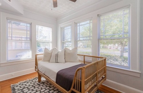 Riverside House | This house is a 1 bedroom(s), 1 bathrooms, located in Jacksonville, FL.