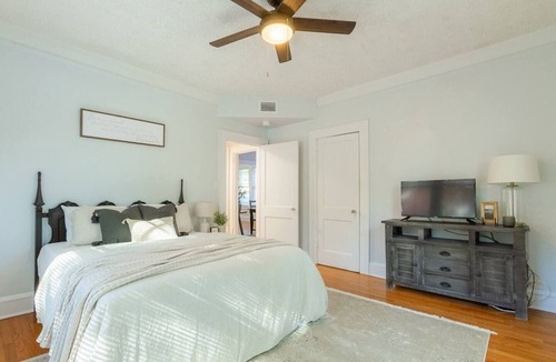 Riverside House | This house is a 1 bedroom(s), 1 bathrooms, located in Jacksonville, FL.