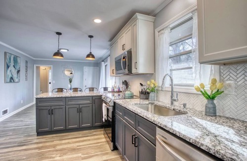 Decatur House | This house is a 3 bedroom(s), 2 bathrooms, located in Decatur, GA.