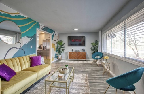 Decatur House | This house is a 3 bedroom(s), 2 bathrooms, located in Decatur, GA.