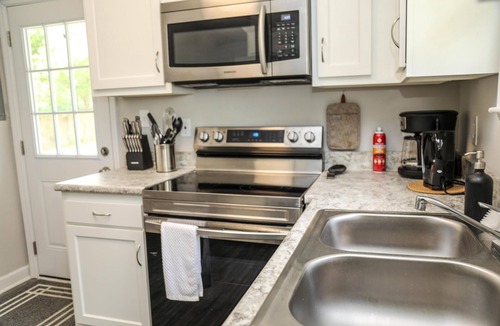 Southside House | This house is a 3 bedroom(s), 1 bathrooms, located in Jacksonville, FL.