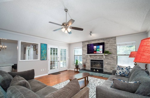 Sunbeam House | This house is a 3 bedroom(s), 2 bathrooms, located in Jacksonville, FL.