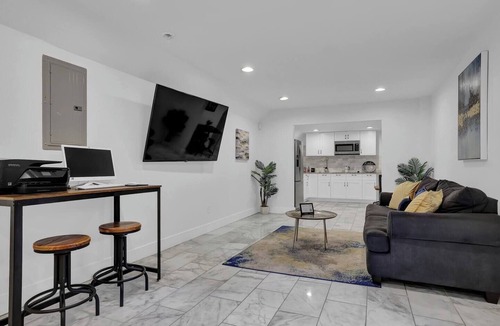 South Tuxedo Park House | This house is a 6 bedroom(s), 6.5 bathrooms, located in Atlanta, GA.