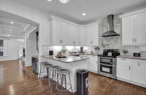 South Tuxedo Park House | This house is a 6 bedroom(s), 6.5 bathrooms, located in Atlanta, GA.