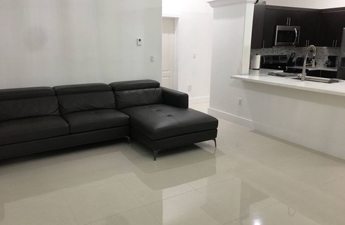 Tamiami House | This is a private Home, 4 Bedrooms, 3 Bathrooms Sleeps 8