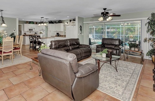 South Venice House | THIS IS THE HOUSE YOU'VE BEEN LOOKING FOR! 3 King Beds, Fence, Pets ok, Pool