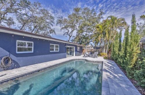 Seminole House | This is the ONE! 3 King Beds - Heated Pool - 7 Min to Beach - Garage Game Room