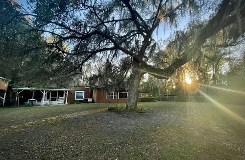 Chiefland House | This Retreat sits directly on the Suwannee River and is your getaway to Nature