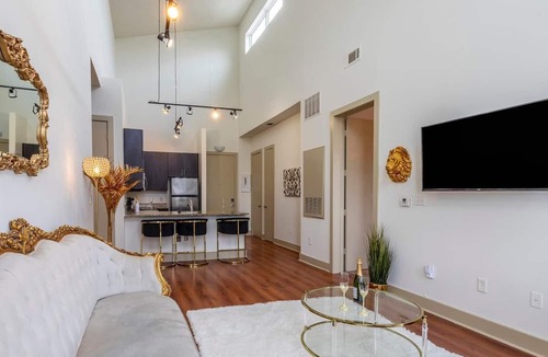 Lindridge-Martin Manor Condo | This stylish place to stay is perfect for group trips.
