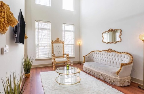 Lindridge-Martin Manor Condo | This stylish place to stay is perfect for group trips.