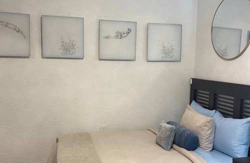 Kingston House | This unit has a separate living room with a pull out sofa for your guest& kiddos