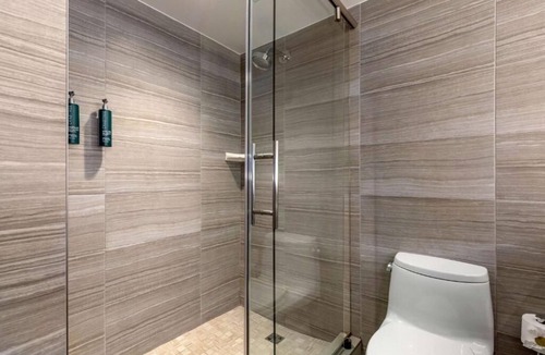 West End Hotel | Three 1BR King Suites | 0.5 Mi to Dupont Circle | Free Breakfast & Pool