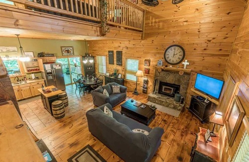 Sautee Nacoochee House | THREE BEARS CABIN, PRIVATE MOUNTAIN GETAWAY