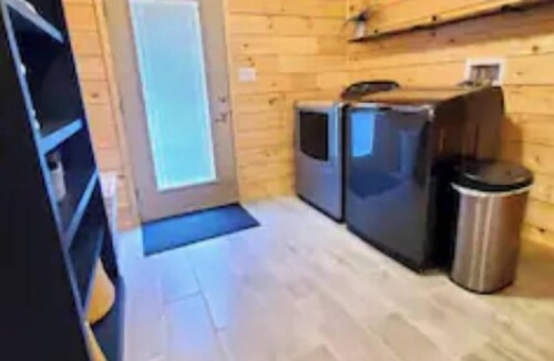 Pickens Cabin | Three Bears Cabin - Unique Four Bedroom Luxury Cabin with Hot Tub!