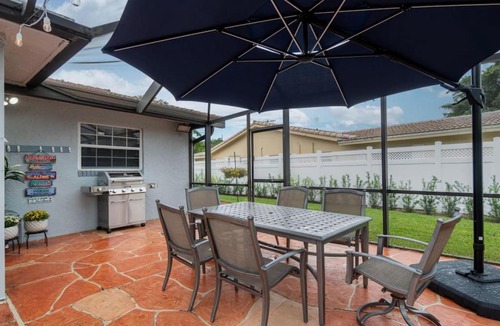 Coral Springs House | Three Bedroom Pool Home with Modern Interior Design
