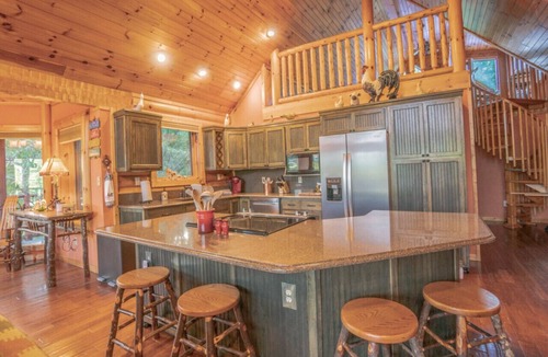 Dandridge House | Three Homes- Smoke Rise Lodge and Barn Poppy`s Plc