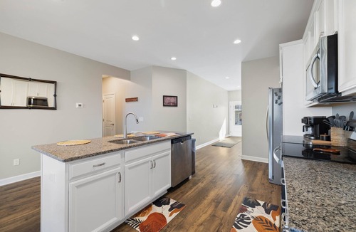Blacksburg Villa | Three-Suite-Villa "Open Floorplan Private Living on Every Level"