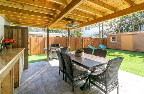 Fort Lauderdale House | Tiki Hut | BBQ | Turfed, private yard & Updated Home