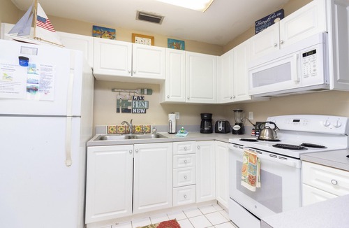 St. Augustine Beach House | Tiki Hut ~ Excellent Location ~ 1 house off the Beach!