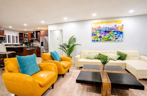 North Central Hollywood Villa | Tiki Oasis with kitchen - Game Room - Fire Pit - 4BR Retreat - Pool