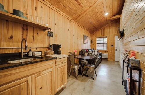 Amity Cabin | Timber Lodge Ranch - Studio 2