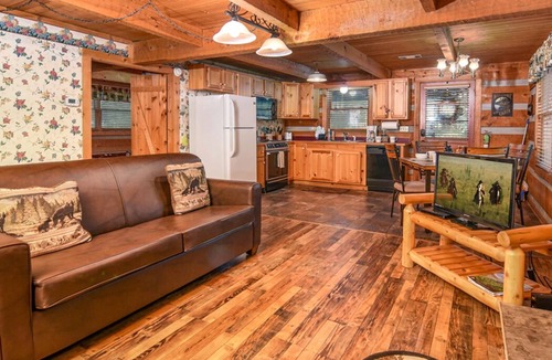 Sevierville Cabin | Time to Relax - 5 1/2 miles from the main strip, Pigeon Forge TN