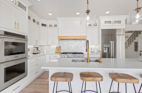 Winchester House | Tims Ford lakefront, hot tub, dock & boat ramp