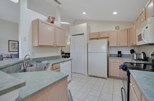 Windsor Palms Villa | *Tinkerbells Castle 1* Private Pool & Spa Overlooking Lake & Disney Fire Works