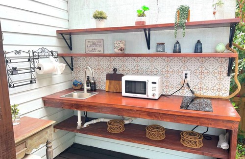 Bearss Plaza Apartment | Tiny Home Hideaway | Patio Pet-Friendly